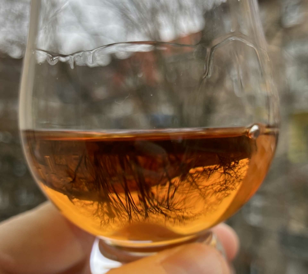 Bowmore 18 Jahre - Farbe und Schlierenbildung.