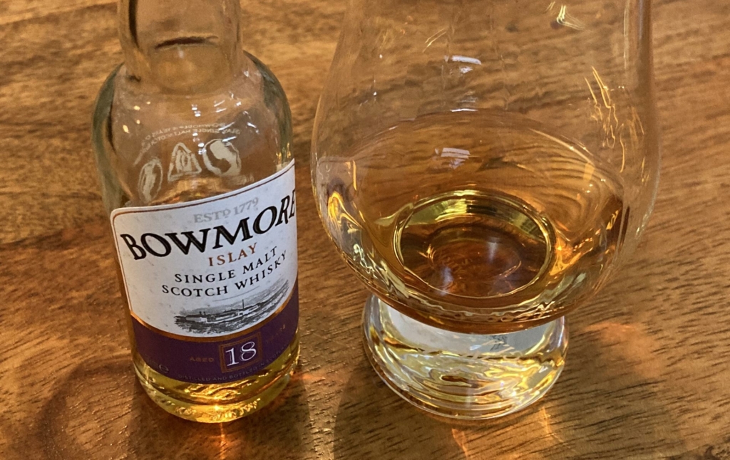 Ein Dram des Bowmore 18 Jahre zum Jahreswechsel.