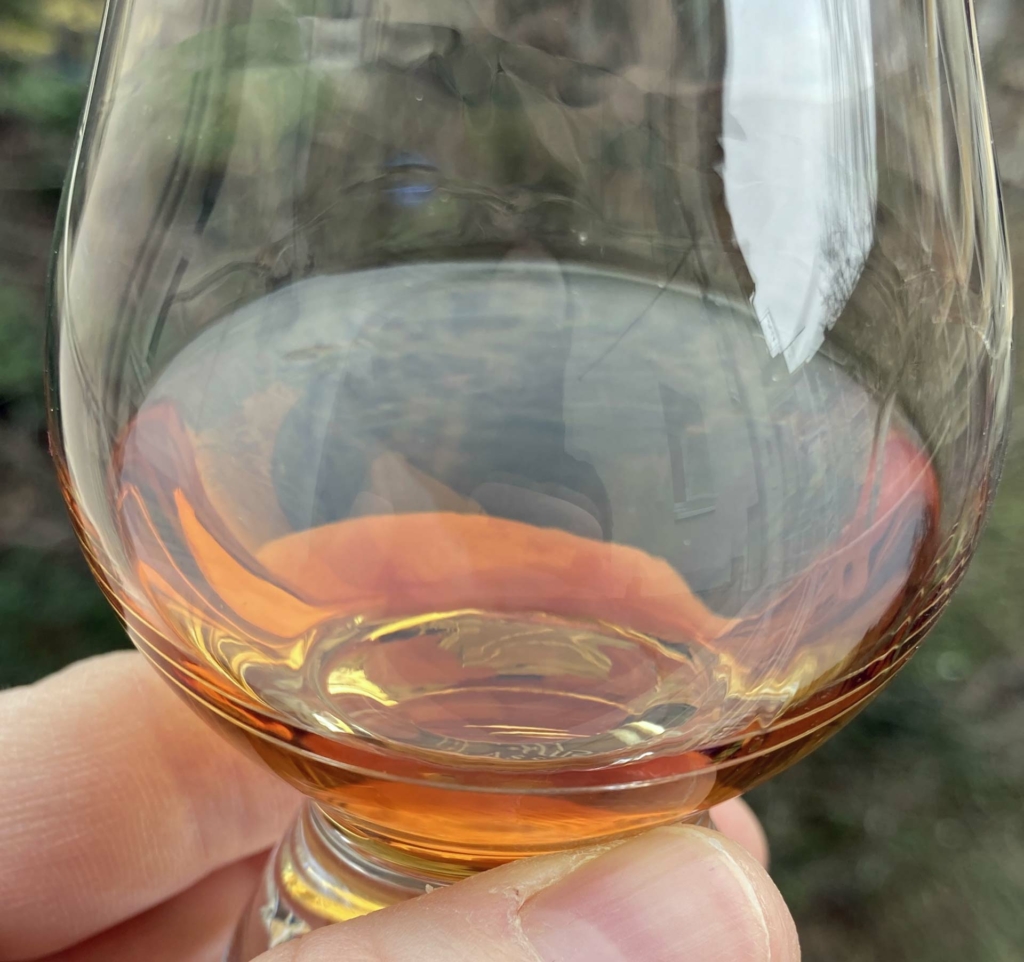 Lagavulin 16 Jahre - Farbe und Schlierenbildung.