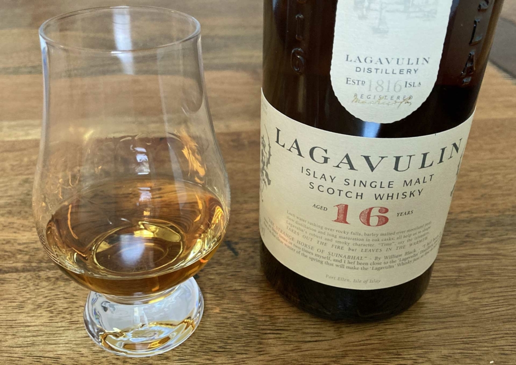 Ein Dram des Lagavulin 16 Jahre geht immer.