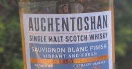 Unser Whisky des Monats August 2021: der Auchentoshan Sauvignon Blanc Finish.