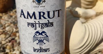 Unser Whisky des Monats September 2021: der Amrut Raj Igala.