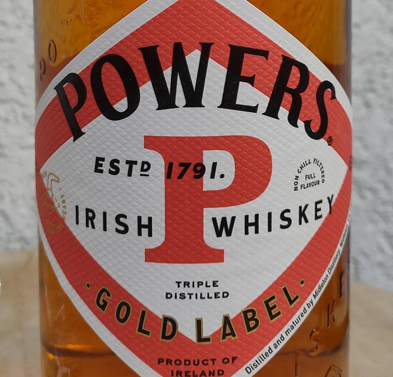 Unser Whisky des Monats November 2022 - der Powers Gold Label.