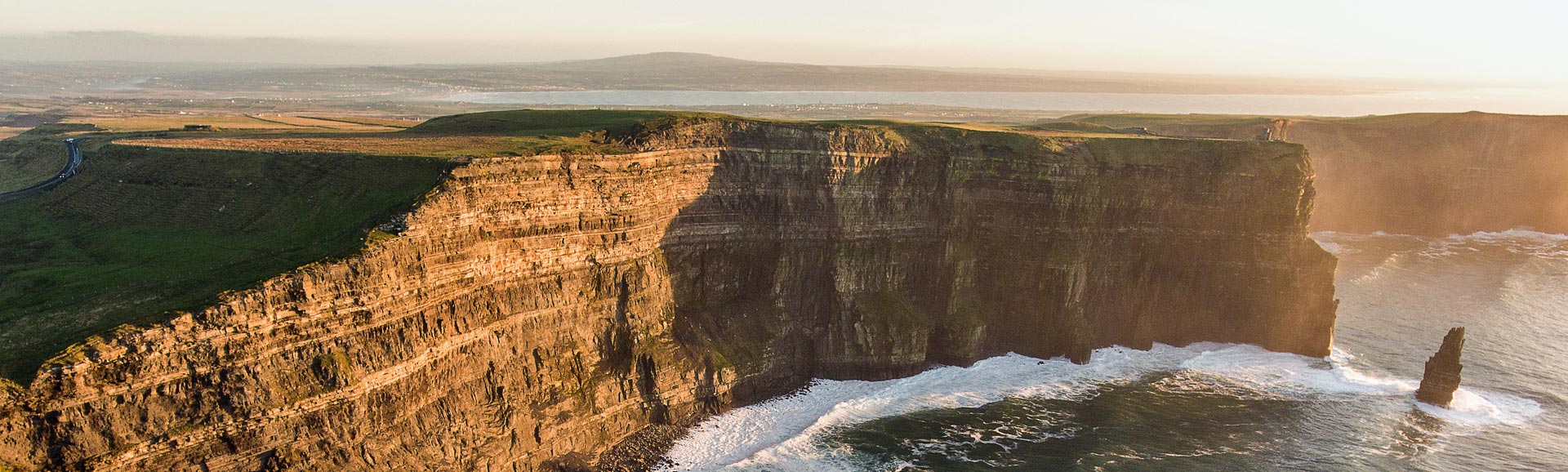 Irland - Klippen von Moher im Sonnenuntergang.