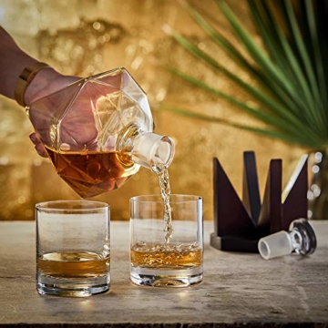 AMAVEL Whisky Karaffe in Form eines Diamanten – Dekanter mit luftdichtem Verschluss – Holz-Ständer – Klarglas – Decanter für Whiskey – Hergestellt in Handarbeit – 1000 ml - 3