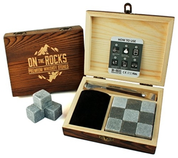 On The Rocks Whiskey Steine Geschenk-Set | 9 Natürliche Specksteine und Basalt Kühlsteine | Stilvolle Handgemachte Holzbox | Zangen und Samtbeutel | Wiederverwendbare Eiswürfel Whisky Steine - 1