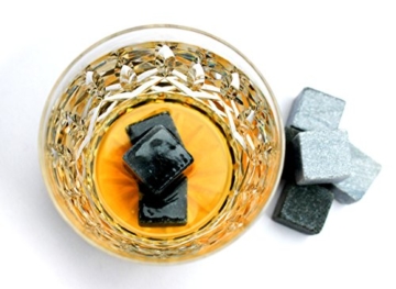 On The Rocks Whiskey Steine Geschenk-Set | 9 Natürliche Specksteine und Basalt Kühlsteine | Stilvolle Handgemachte Holzbox | Zangen und Samtbeutel | Wiederverwendbare Eiswürfel Whisky Steine - 7